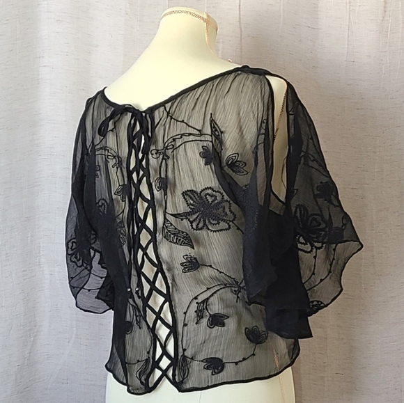 Formal Women Black Shawl/ Black Lace Capelet/ Flower design Size Medium - Picture 4 of 4